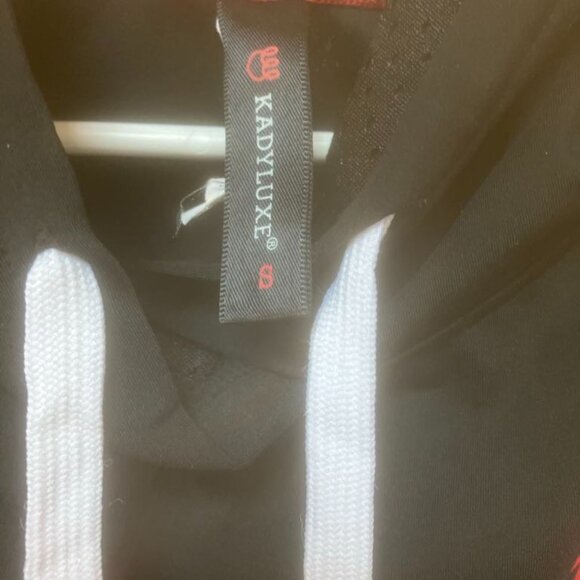 Kadyluxe Black Sleeveless Hoodie with Drawstrings String - Picture 3 of 4